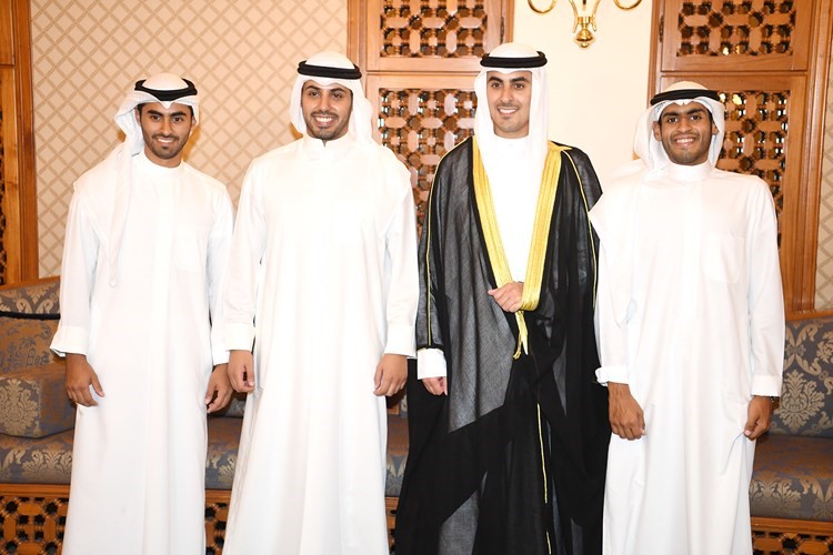 جاسر بوحمد وحمد السنعوسي وعبدالله الشايع يباركون للمعرس