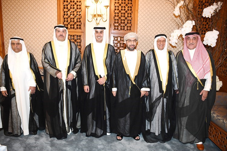 الشيخ محمد اليوسف وسفير سلطنة عمان الشقيقة صالح الخروصي يباركان