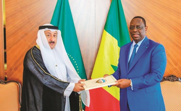 السفيرعادل عبدالكريم الأمير يقدم أوراق اعتماده
 إلى الرئيس السنغالي ماكي سال