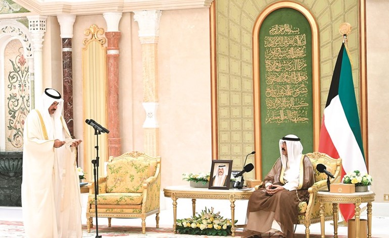 سمو نائب الأمير وولي العهد الشيخ مشعل الأحمد يشهد أداء سمو رئيس الوزراء اليمين الدستورية