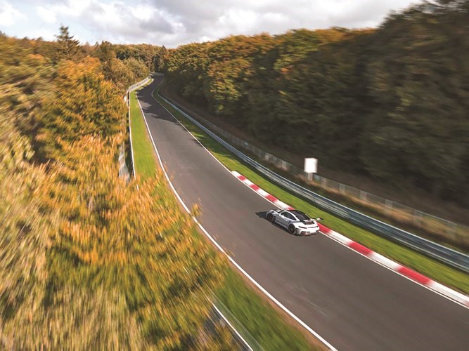 «بورشه»: سيارة 911 GT3 RS تكمل لفة كاملة على حلبة «نوربورغرينغ» في 6:49.328 دقائق