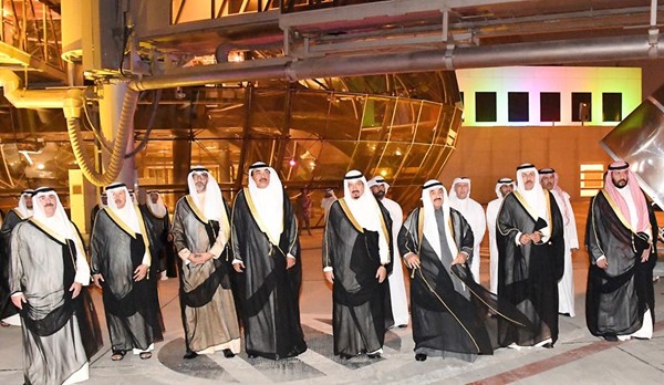 سمو الشيخ ناصر المحمد وسمو الشيخ صباح الخالد والشيخ أحمد العبدالله والشيخ محمد العبدالله وسمو الشيخ أحمد نواف الأحمد الصباح والشيخ طلال الخالد والشيخ خالد العبدالله والسفير أحمد فهد الفهد