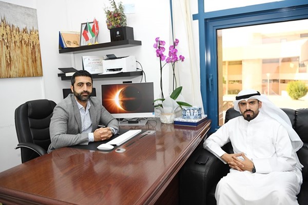 د.أحمد الفودري خلال اللقاء مع الزميل عبدالكريم العبدالله 	(قاسم باشا)