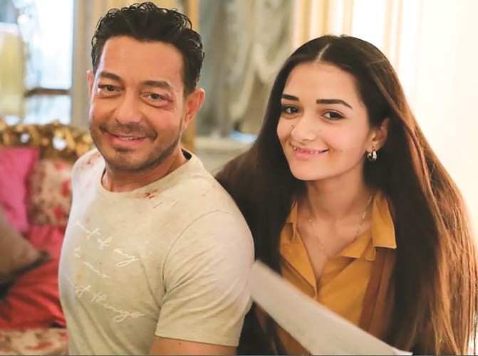 أحمد زاهر مع ابنته ملك في كواليس فيلم فارس