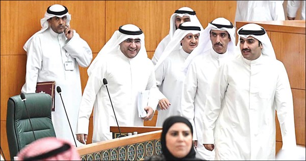  شعيب شعبان وسعود العصفور وفارس العتيبي ود.عبدالكريم الكندري