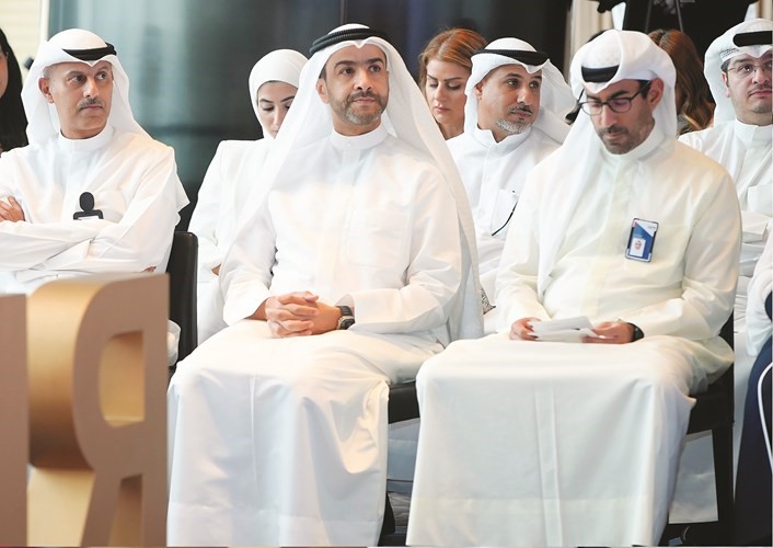 سليمان المرزوق وفيصل الحمد ومحمد الشرهان خلال الحفل