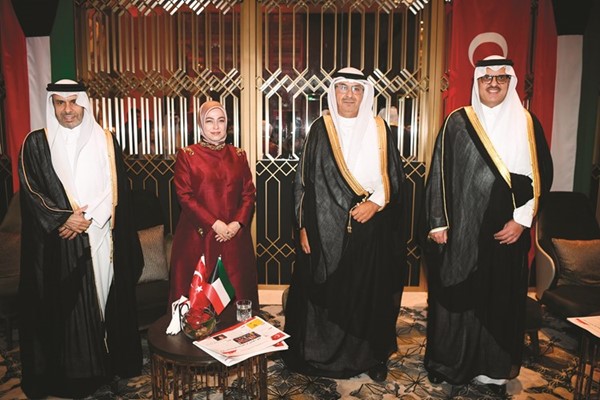 الوزير عبدالعزيز الماجد والسفيرة طوبى نور سونمز وسفير السعودية الأمير سلطان بن سعد وسفير قطر علي بن عبدالله آل محمود