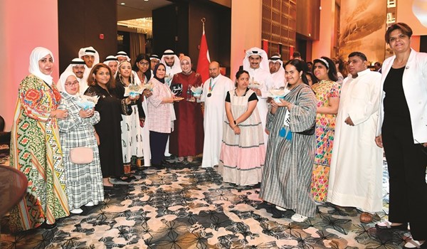 وفد نادي الطموح يقدم التهاني إلى السفيرة طوبى نور سونمز