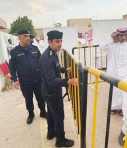 حضور من رجال الداخلية