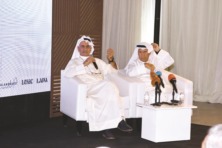 السيد صباح الريس والكاتب الصحافي وليد النصف