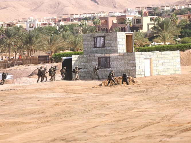 جانب من التمرين على هامش المعرض