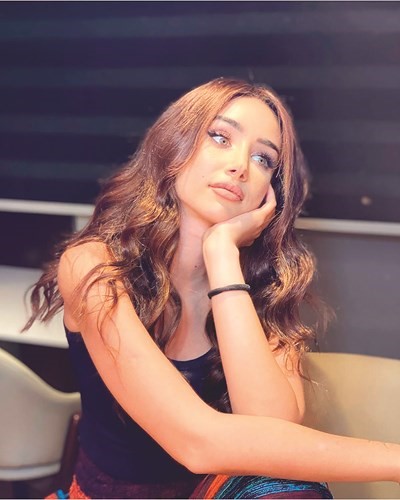 هنا الزاهد