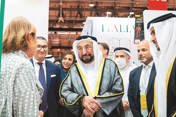 سمو الشيخ د.سلطان القاسمي متحدثا للمشاركين