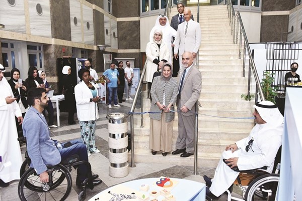 د. سعاد الفضلي خلال افتتاح معرض أيادي صغيرةلأفعال كبيرة