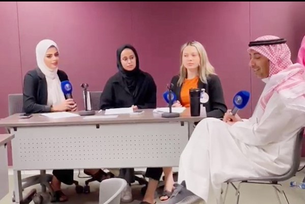 طالبات قسم الإعلام في كلية الآداب يحاورن أعضاء هيئة التدريس