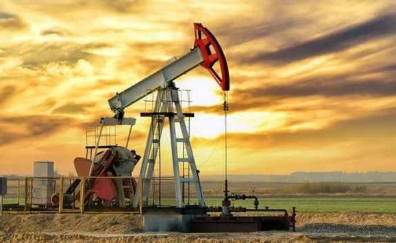 الجزائر: عائدات النفط تفوق 50 مليار دولار بنهاية العام الجاري