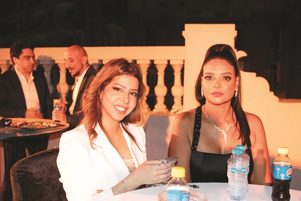 الزميلة دعاء خطاب مع الفنانة مروة الأزلي