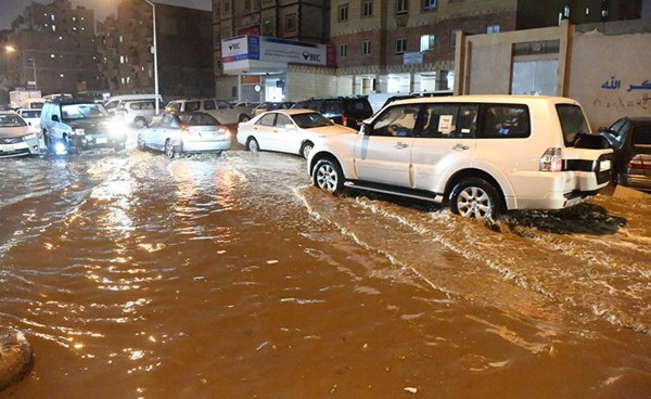 عدد من الشوارع شهدت تجمعات كبيرة من المياه	(قاسم باشا)