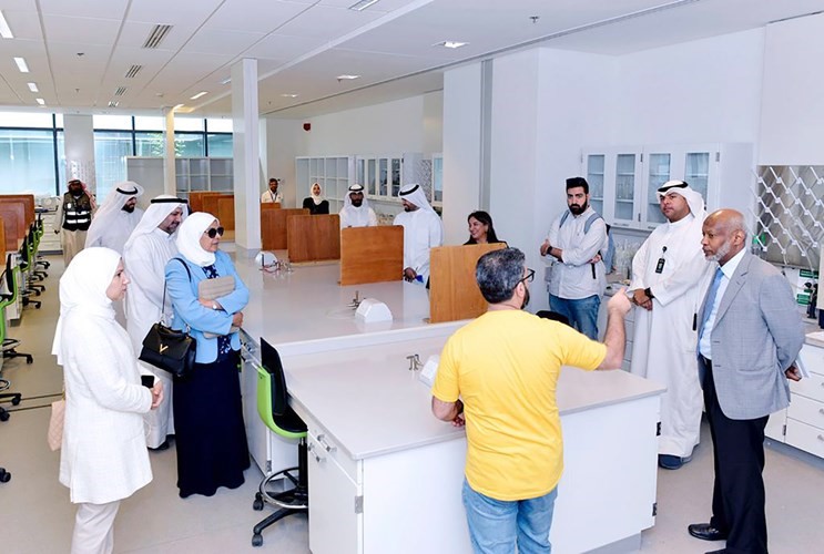 فريق عمل دراسة مقترح اعتماد جامعة الكويت كمدينة جامعية صحية يقوم بجولة ميدانية في مدينة صباح السالم الجامعية