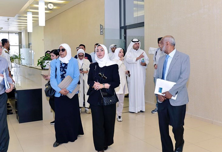 فريق عمل دراسة مقترح اعتماد جامعة الكويت كمدينة جامعية صحية يقوم بجولة ميدانية في مدينة صباح السالم الجامعية