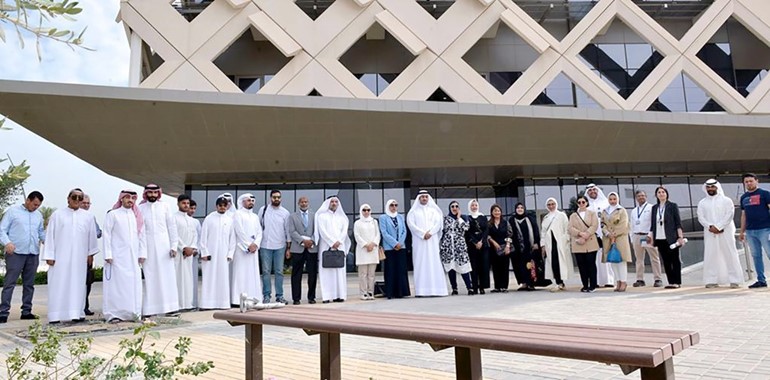 فريق عمل دراسة مقترح اعتماد جامعة الكويت كمدينة جامعية صحية يقوم بجولة ميدانية في مدينة صباح السالم الجامعية