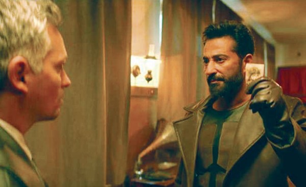 عمرو سعد يحلق للعالمية في «الغربان»