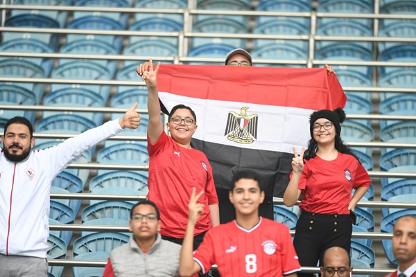 آلاف المشجعين تدفقوا على ستاد جابر قبل ساعات من لقاء مصر وبلجيكا