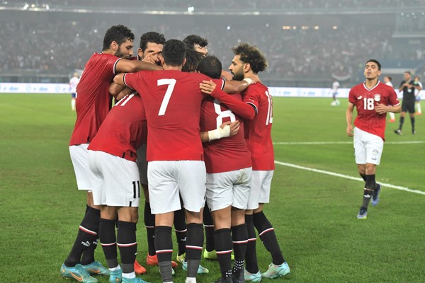 عدسة "الأنباء" ترصد الهدف الأول للمنتخب المصري في مرمى بلجيكا والذي سجله مصطفى محمد وفرحته مع اللاعبين