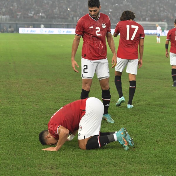 عدسة "الأنباء" ترصد الهدف الأول للمنتخب المصري في مرمى بلجيكا والذي سجله مصطفى محمد وفرحته مع اللاعبين
