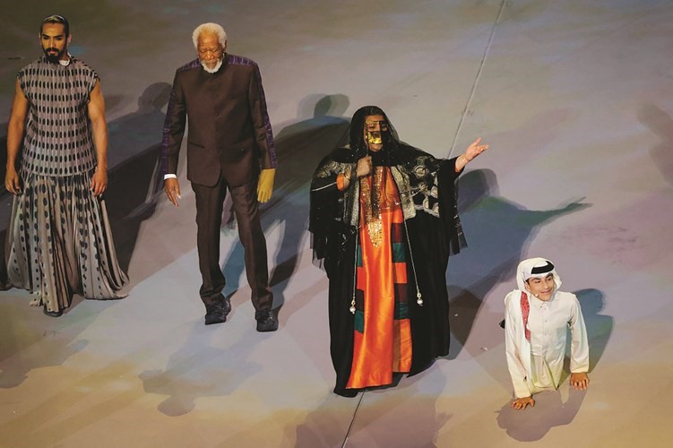 لوحات «كأس العالم» الفنية في قطر.. «الشمس ما تغطيها منخل»