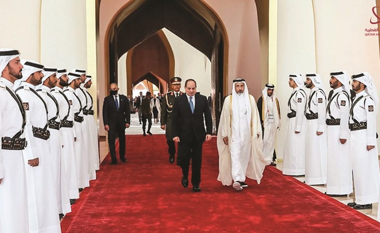 الرئيس عبد الفتاح السيسي مغادرا الدوحة	(قنا)