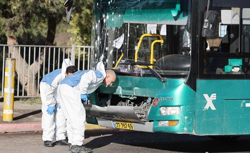 اليمين يساوم نتنياهو بعد «تفجيري الحافلات» واختطاف جثة إسرائيلي في جنين