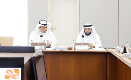 عبدالله فهاد وأ.د. حمد المطر خلال اجتماع اللجنة