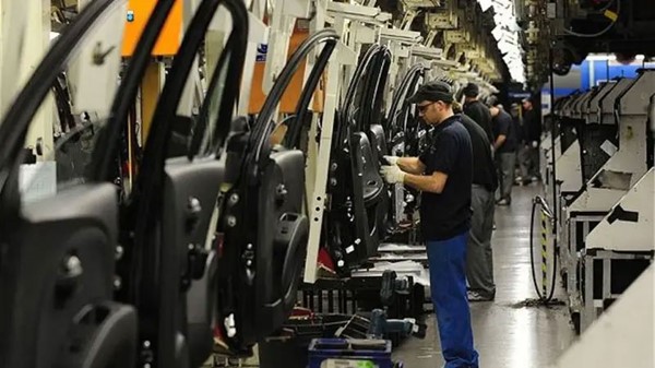 إنتاج السيارات البريطانية يرتفع 7.4% في أكتوبر مدفوعاً بزيادة صادرات الطرز الفاخرة