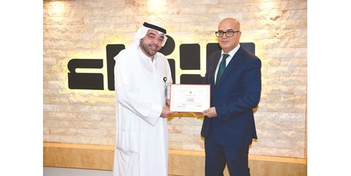 السفير التونسي خلال زيارته الأنباء السياحة في تونس عادت لسابق عهدها ونعمل على جذب الاستثمارات الزراعية والصناعية السفير التونسي خلال زيارته الأنباء السياحة في تونس عادت لسابق عهدها ونعمل على جذب الاستثمارات الزراعية والصناعية