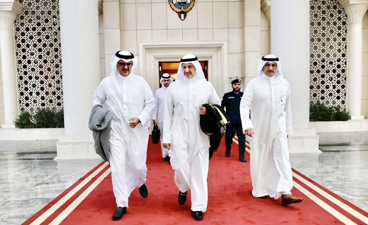 وزير الخارجية لدى مغادرته إلى المملكة العربية السعودية في زيارة رسمية