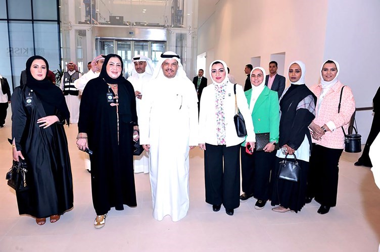 لقاء ودي يجمع إدارة جامعة الكويت بالأسرة الجامعية في المركز الثقافي بمدينة صباح السالم الجامعية