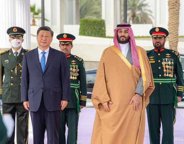 محمد بن سلمان يستقبل الرئيس الصيني حيث أجريت له المراسم الرسمية قبل قمته مع خادم الحرمين