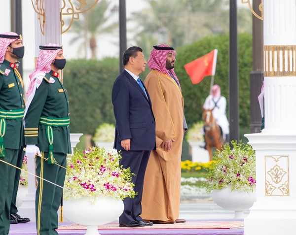 محمد بن سلمان يستقبل الرئيس الصيني حيث أجريت له المراسم الرسمية قبل قمته مع خادم الحرمين