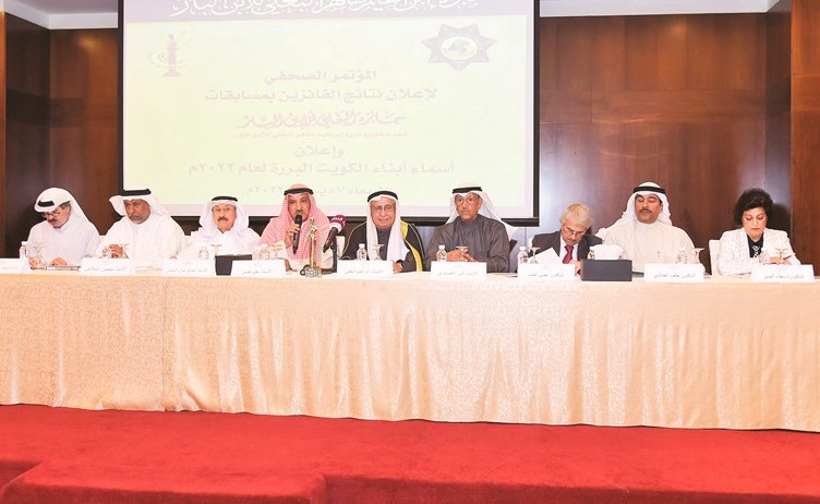 إبراهيم البغلي وعلي حسن ورؤساء لجان التحكيم في مسابقات الابن المختلفة