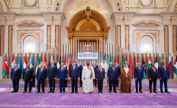  صورة جماعية لقادة ورؤساء وفود الدول المشاركين في القمة العربية الصينية في الرياض (واس)