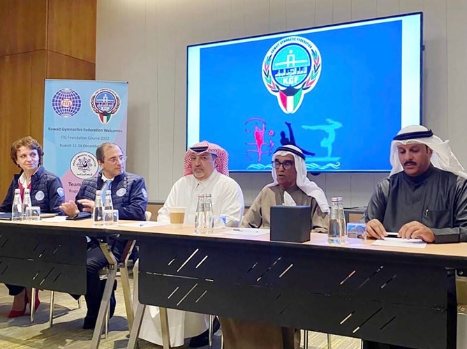 علي الهتمي وفهد الصولة وناصر الهلفي خلال افتتاح الدورة