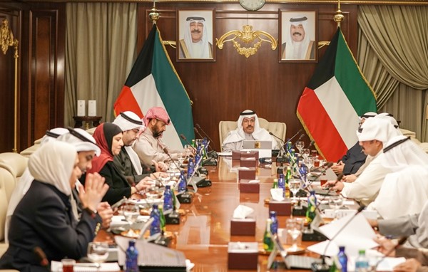 سمو الشيخ أحمد نواف الأحمد الصباح خلال ترؤسه اجتماع مجلس الوزراء