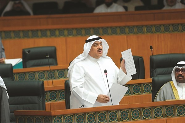 د. أحمد العوضي متحدثا عن توطين الصناعة الدوائية(محمد هاشم)