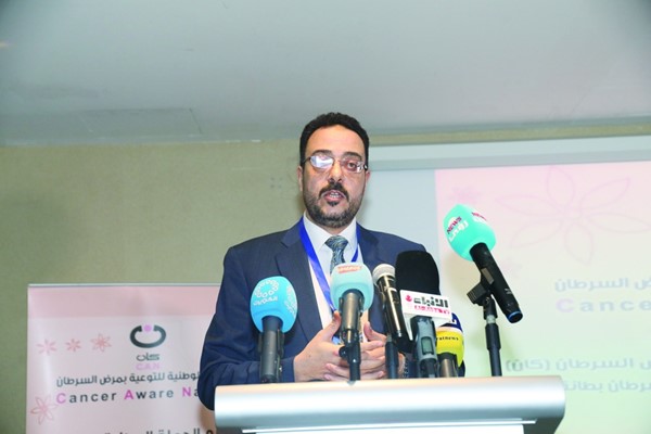 د. محمد عاشور يلقي محاضرته