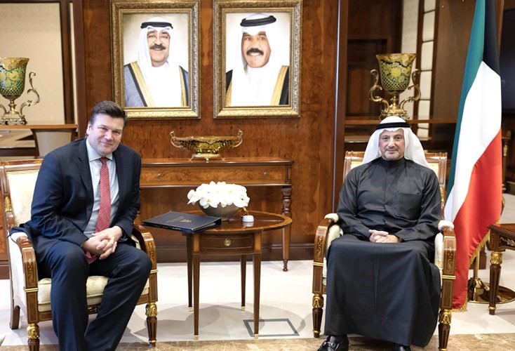 وزير الخارجية الشيخ سالم العبدالله مع جيمس هيبي