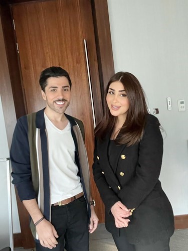 فهد باسم مع هنادي الكندري في لوكيشن مسلسل مجاريح