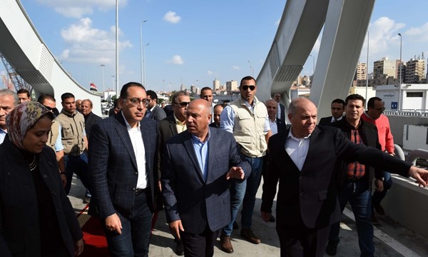 رئيس الوزراء المصري د. مصطفى مدبولي يتفقد مشروع إنشاء كباري فوق أهوسة المالح أثناء زيارته للإسكندرية