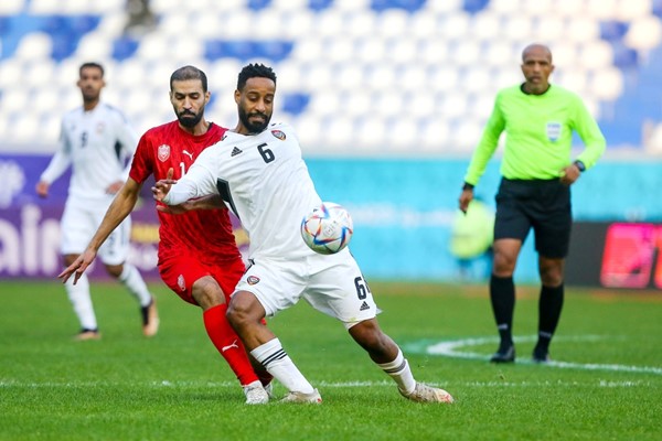 البحرين تبدأ حملة الدفاع عن لقبها بالفوز على الإمارات في "خليجي زين 25"