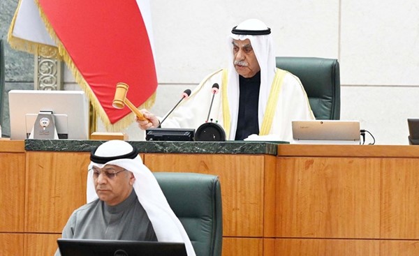 رئيس مجلس الأمة أحمد السعدون يرفع الجلسة